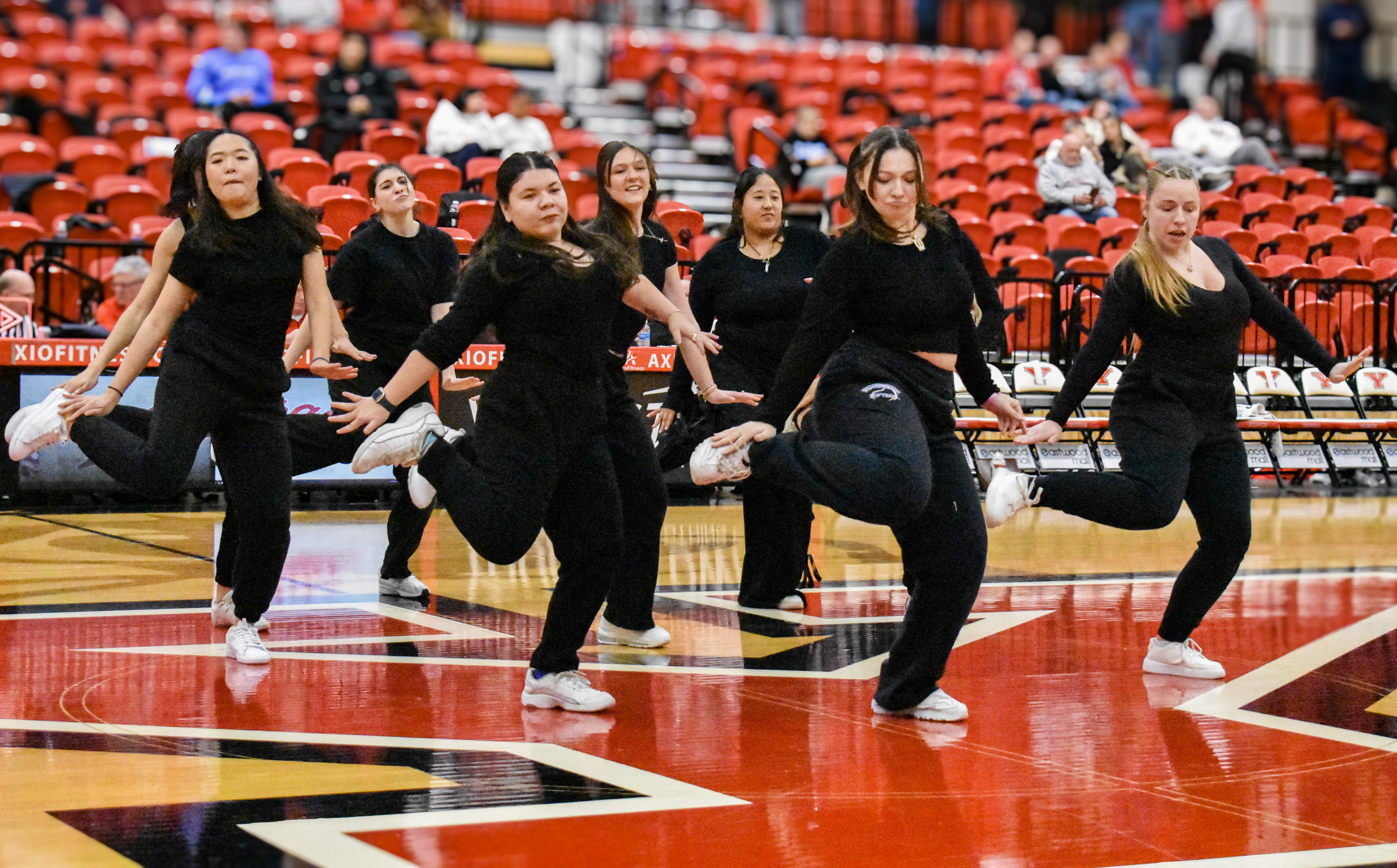 hip hop dancing club performing