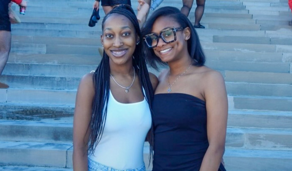 2 Alpha Kappa Alpha Sorority-members