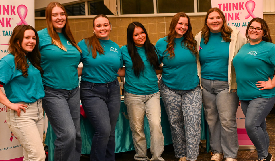 7 girls from Zeta Tau Alpha Sorority