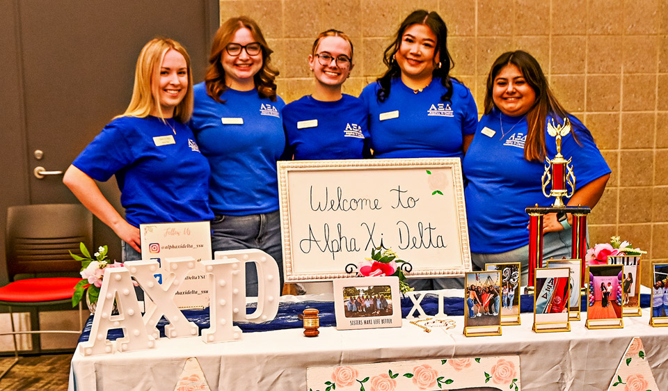 5 Alpha Xi Delta girls