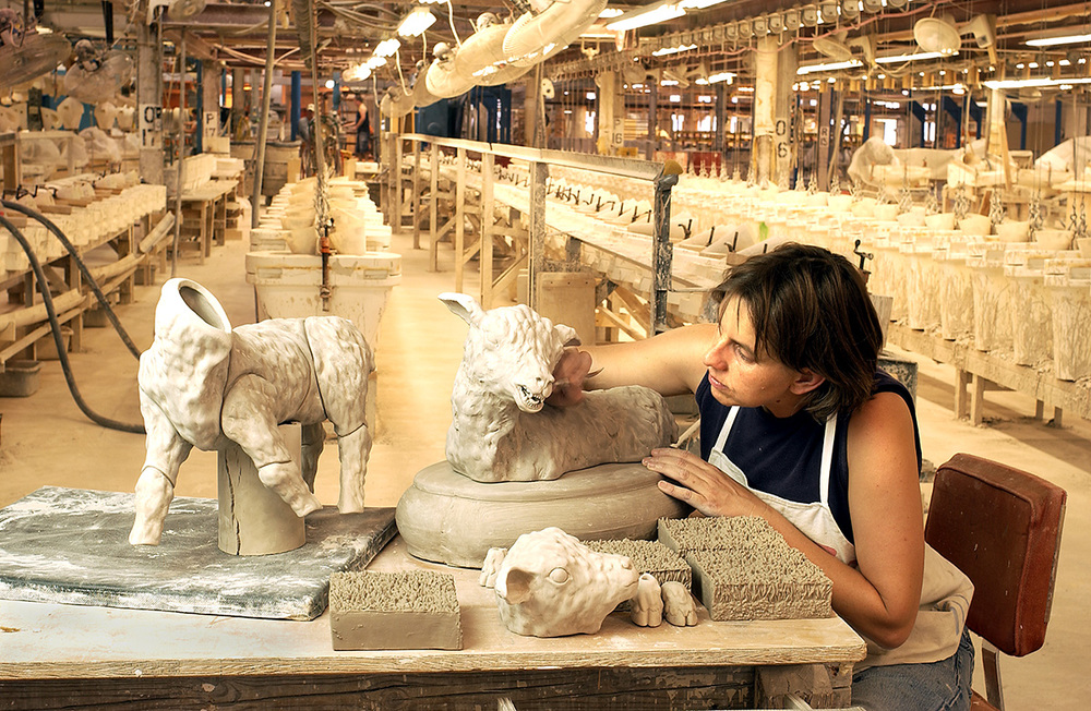 Sculptor Linda Cordell