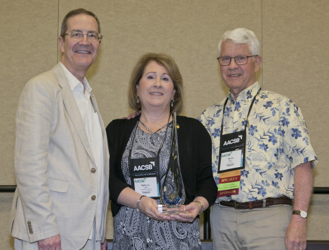 Dean Betty Jo Licata receives the 2018 Dean of the Year award
