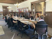 Chary Greier Hively trains YSU students planning to serve with Community Hospice 